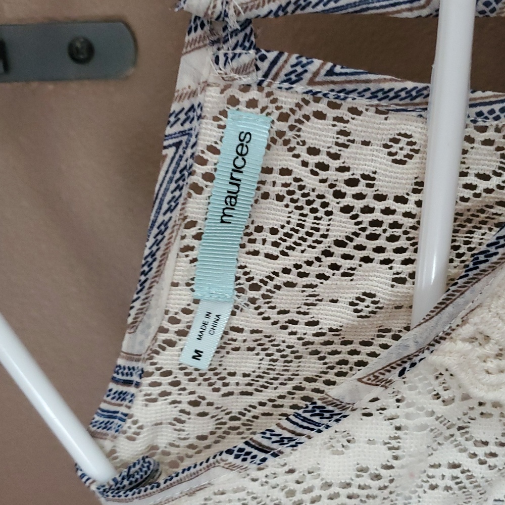 Women's Sleeveless Geometric Top - Picture 2 of 4